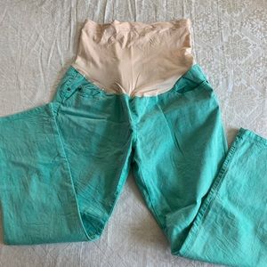 Maternity capris